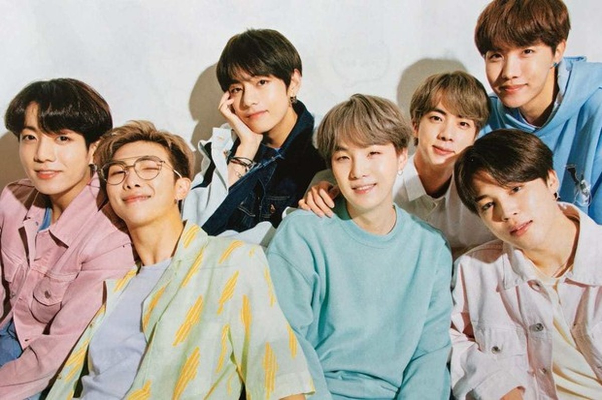 Loja do grupo musical sul-coreano BTS em São Paulo tem fila de fãs e produtos esgotados