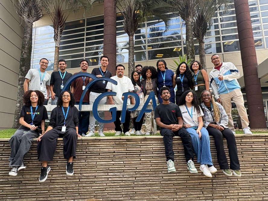 Turma de estagiários do Grupo Pão de Açúcar