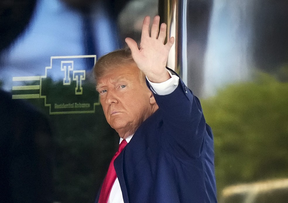 Trump pode ter bens confiscados caso não pague multa de US$ 355 milhões ...
