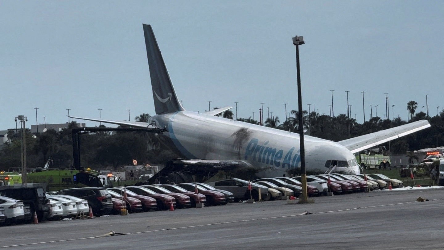 Avião da Amazon em Miami: investigadores recuperam caixas-pretas - Foto