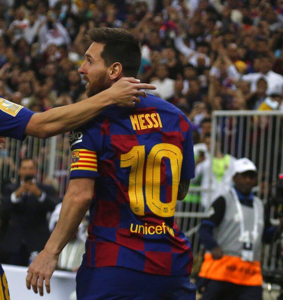 Barcelona vai pedir indeniza o da Nike por camisa com defeito