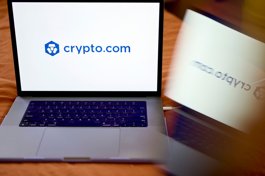Crypto.com demite 12% dos funcionários e investe em IA | Criptomoedas ...