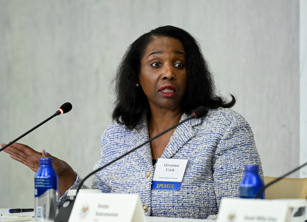 Lisa Cook, do Fed, espera mais pressões inflacionárias de investimentos ...