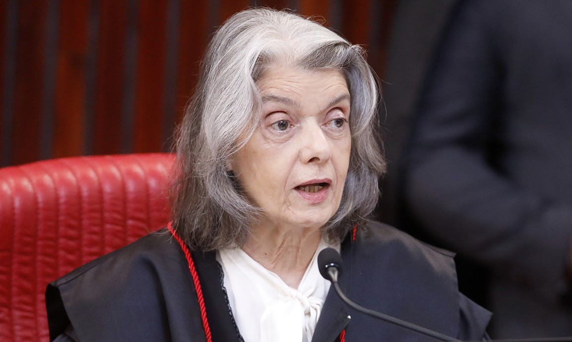 Cármen Lúcia renuncia a vaga no TSE após saída da presidência, e Toffoli é eleito