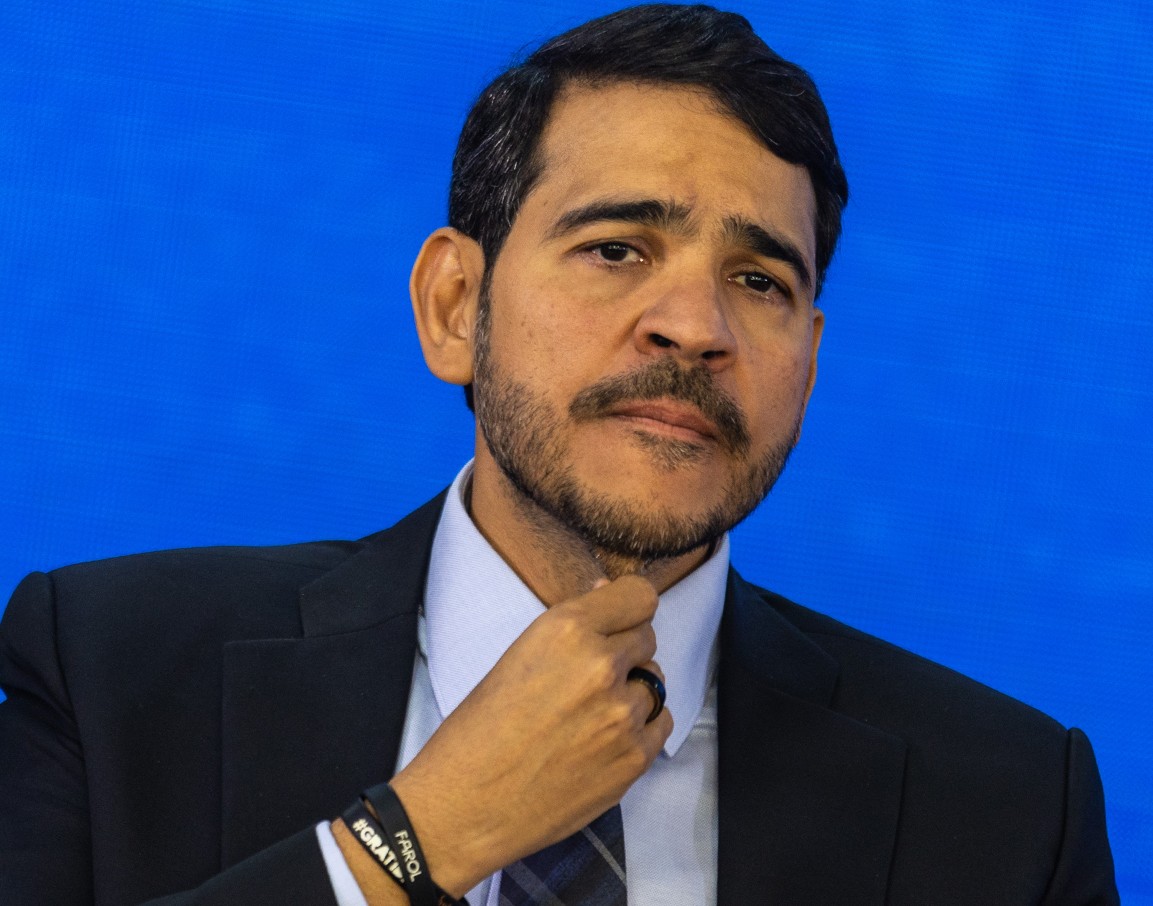 Após 4 meses, Lula oficializa indicação de Messias ao STF