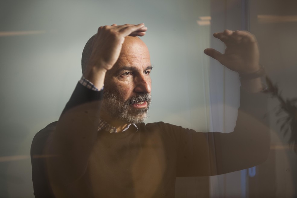 Dara Khosrowshahi, CEO mundial da Uber: “Não espero ganhar dinheiro com robotáxis nos próximos cinco anos, mas é um futuro em que apostamos" — Foto: Carol Carquejeiro/Valor.