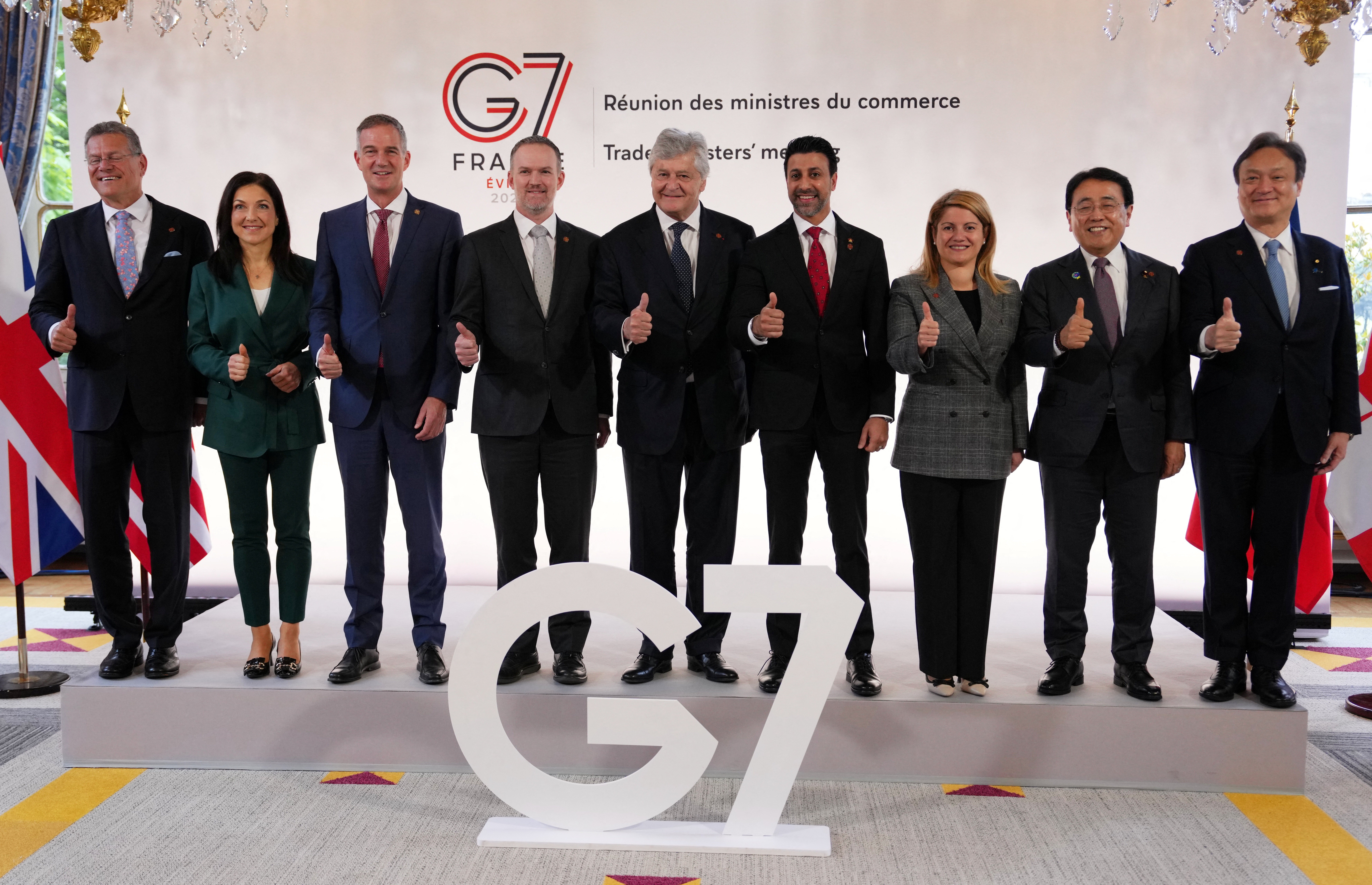 Em meio à disputa tarifária entre EUA e UE, negociações do G7 focam em minerais críticos