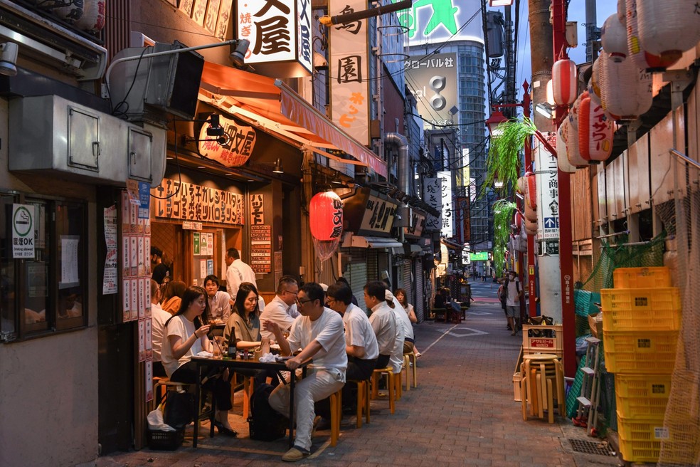 A queda no volume total de álcool consumido no Japão era inevitável, dado que a população nativa começou a encolher há mais de dez anos — Foto: Bloomberg