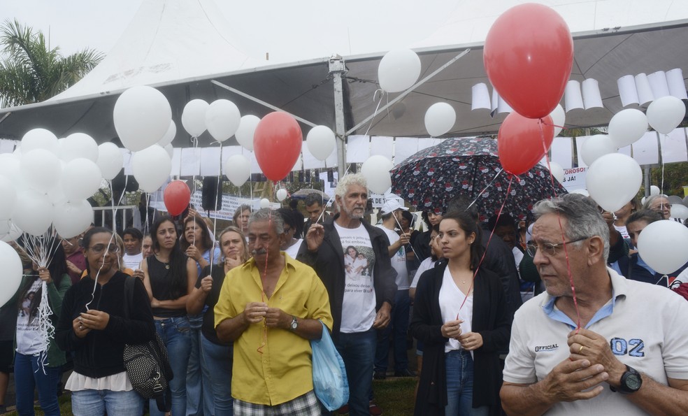 Todo dia 25, parentes das vítimas do rompimento da barragem da Vale na cidade se reúnem para homenagear os mortos e os desaparecidos — Foto: Maria Tereza Correia/Valor