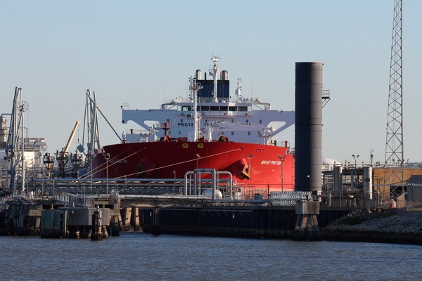 O navio Nave Photon, que transporta petr�leo bruto da Venezuela, est� atracado no Porto de Freeport, em Freeport, Texas, Estados Unidos, em 15 de janeiro de 2026 - Foto: REUTERS/Antranik Tavitian/Foto de arquivo