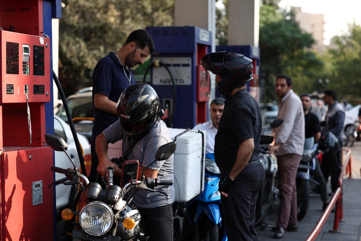 Irã Eleva Preço da Gasolina em Meio a Crise de Abastecimento