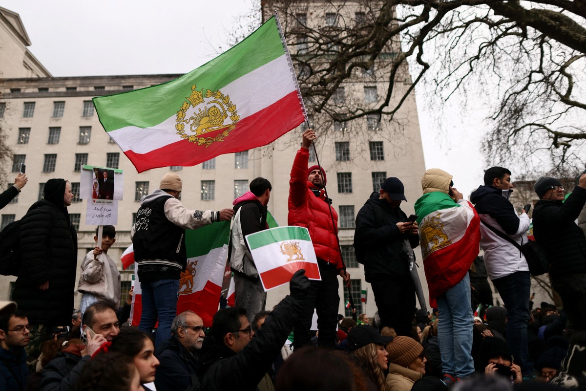 Irã entra em contato com países do Oriente Médio em meio à ameaça de ataque dos EUA