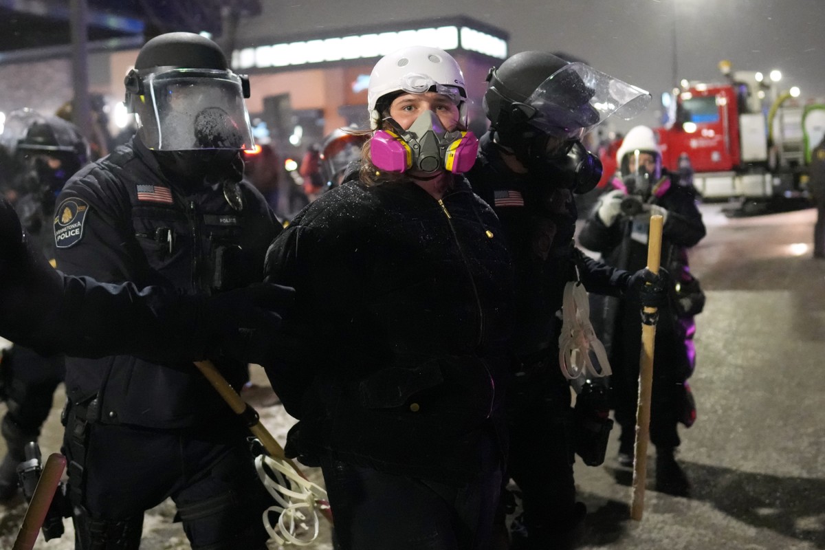 Fúria em Minnesota ameaça ofuscar a tentativa de Trump de se concentrar na economia