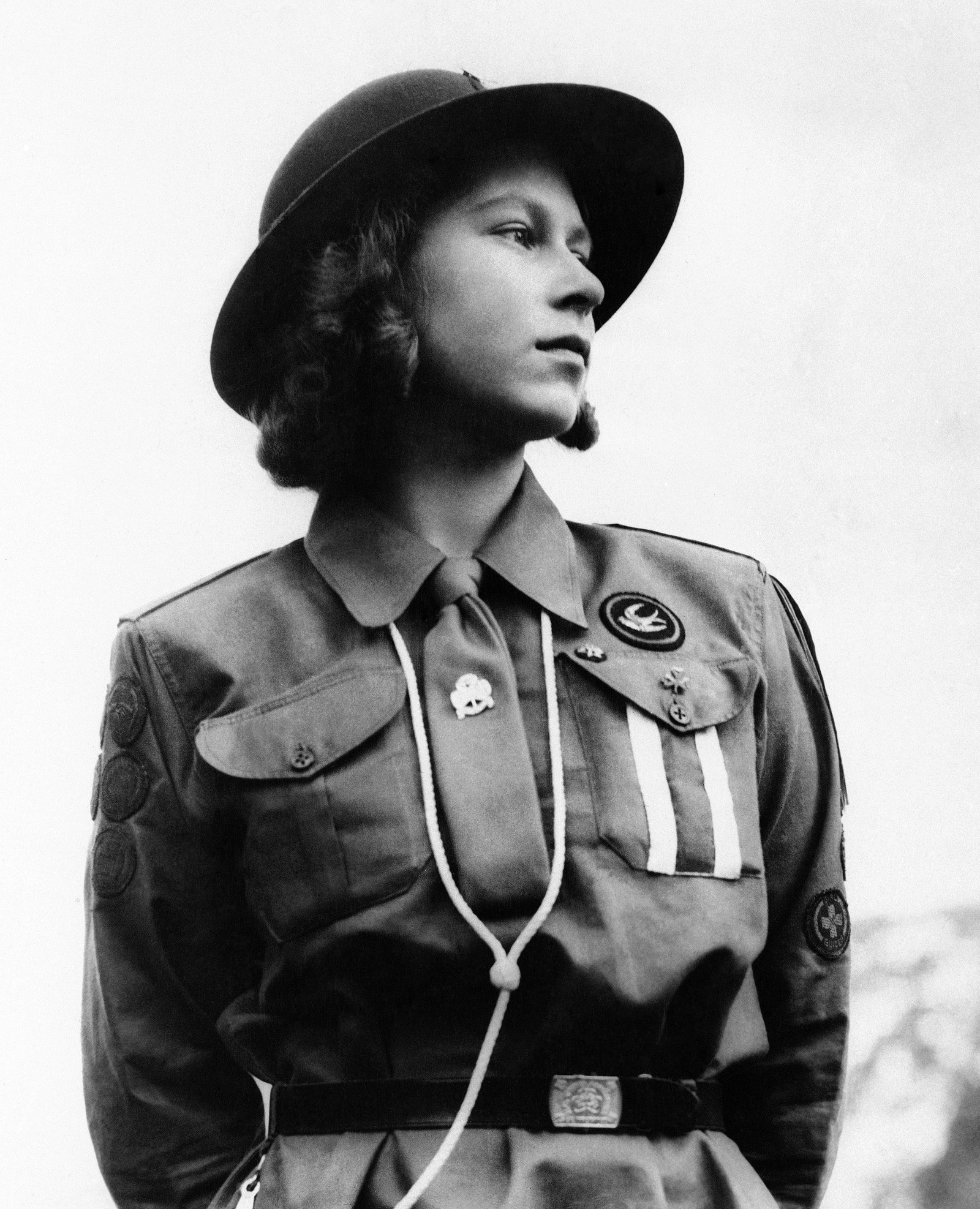 A princesa Elizabeth posa em uniforme militar em 1943. — Foto: AP Photo, File
