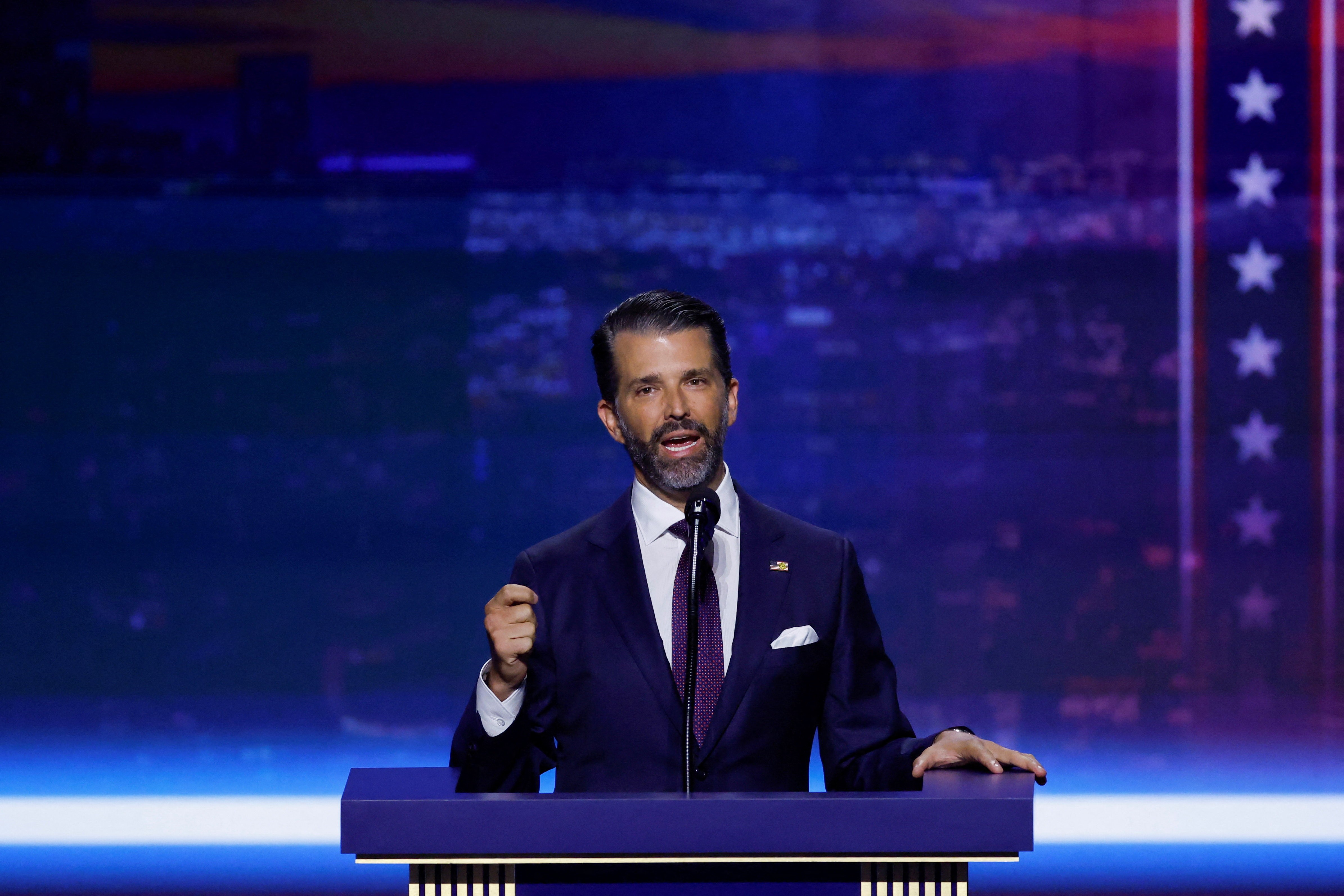 Democratas investigam financiamento de festas de filho de Trump por oligarca da Rússia