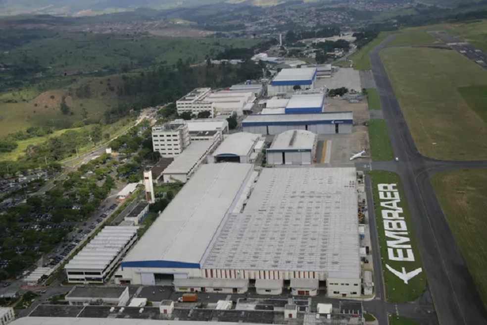 Em aviação comercial, a Embraer destaca que sua carteira de pedidos está no maior valor em nove anos — Foto: Divulgação/Embraer