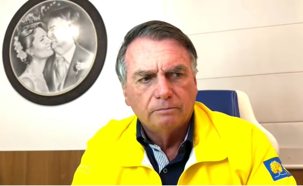 Ex-presidente Jair Bolsonaro concede entrevista à revista Oeste — Foto: Reprodução/YouTube-Revista Oeste