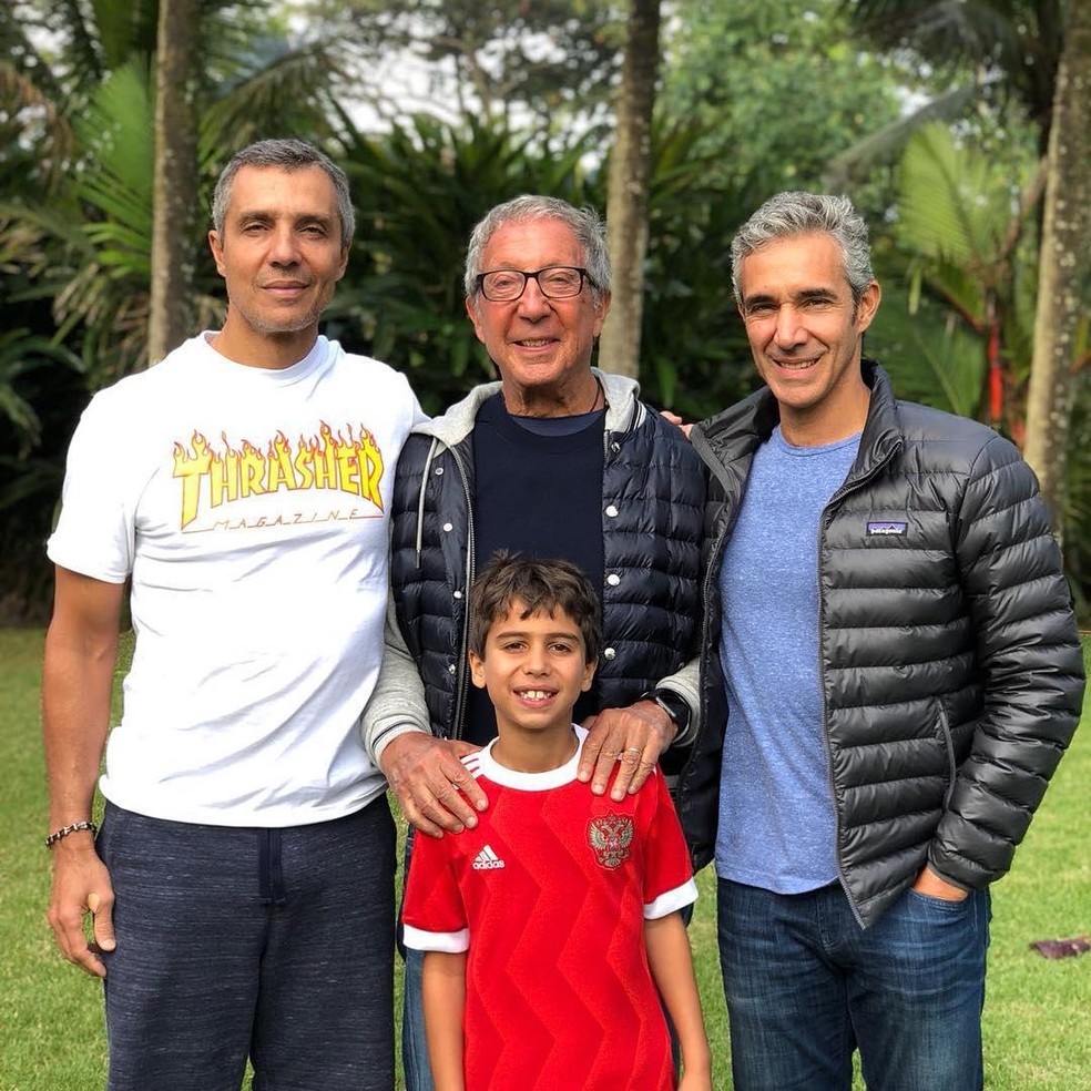 João Paulo Diniz (à esq.) morto em 2022 ao lado da família — Foto: Reprodução