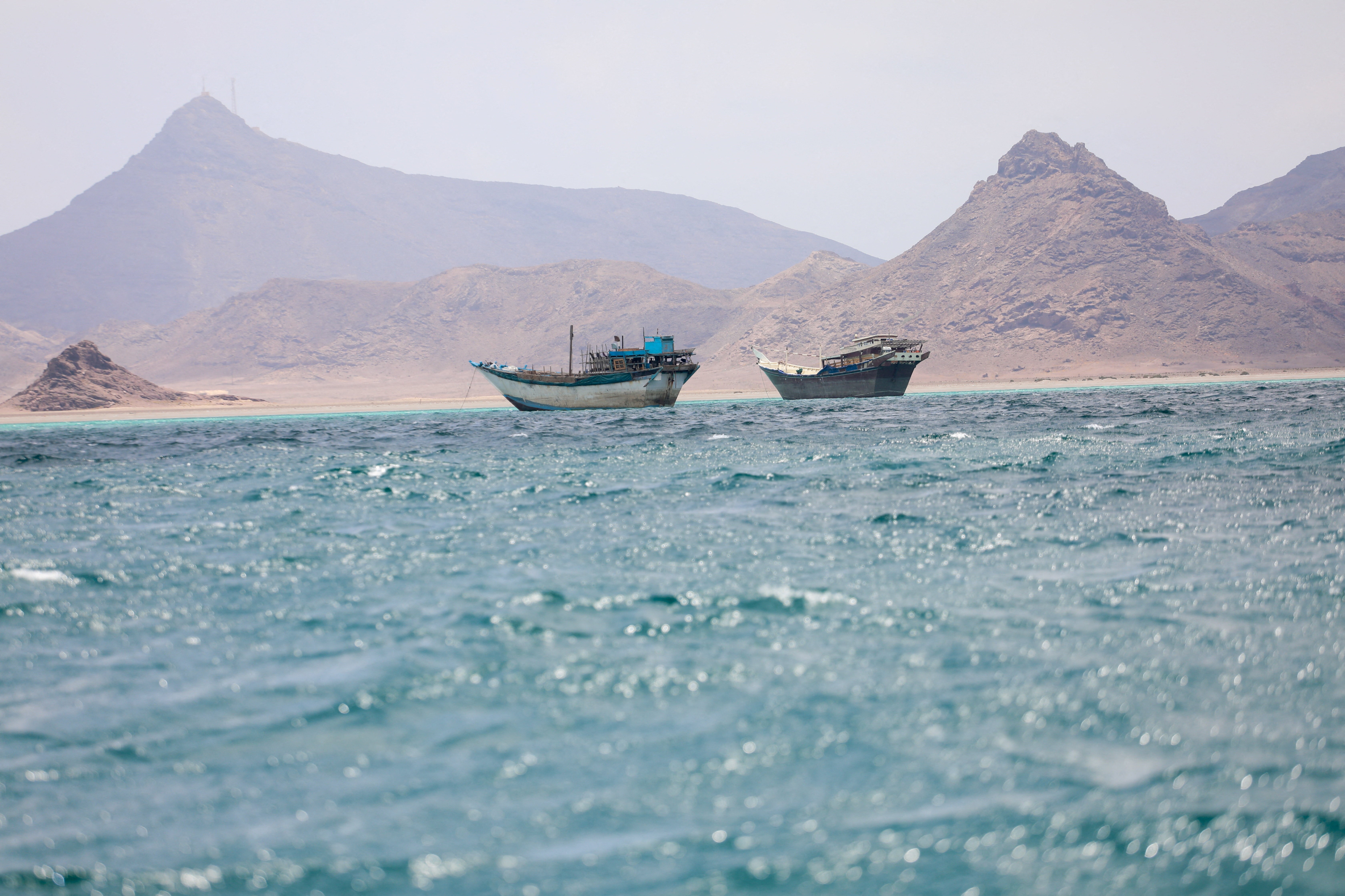 Irã e houthis ameaçam transporte marítimo de petróleo no Mar Vermelho