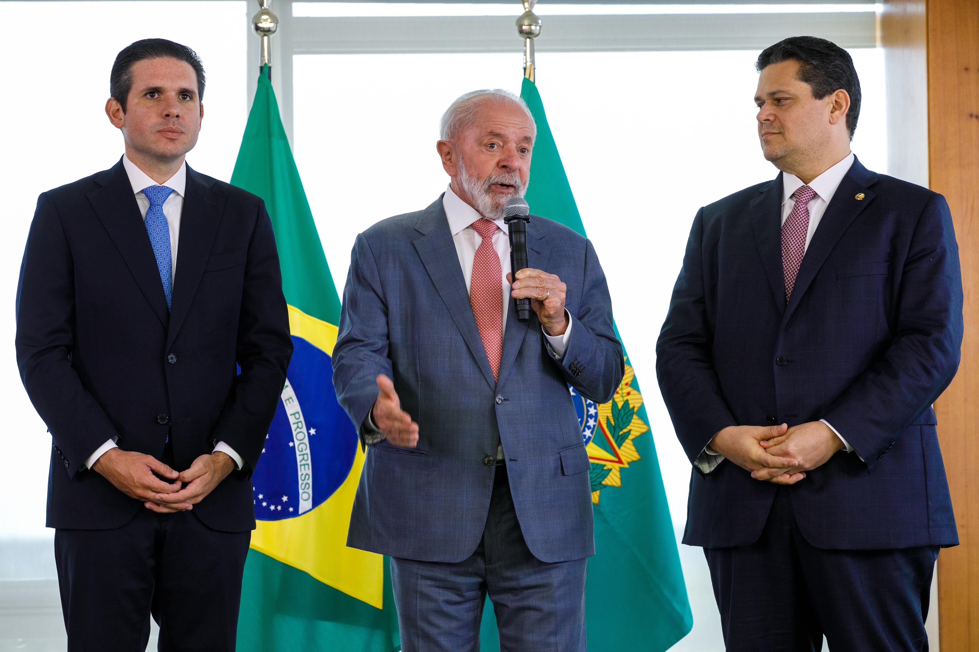 Lula diz a Alcolumbre que governo precisa explorar logo petróleo na Margem Equatorial, diz fonte