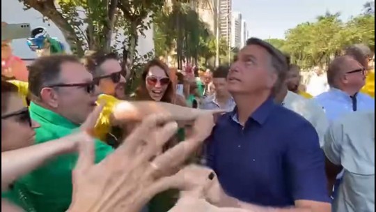 Tarcísio acompanha Bolsonaro em ato e é criticado por ausência na Agrishow