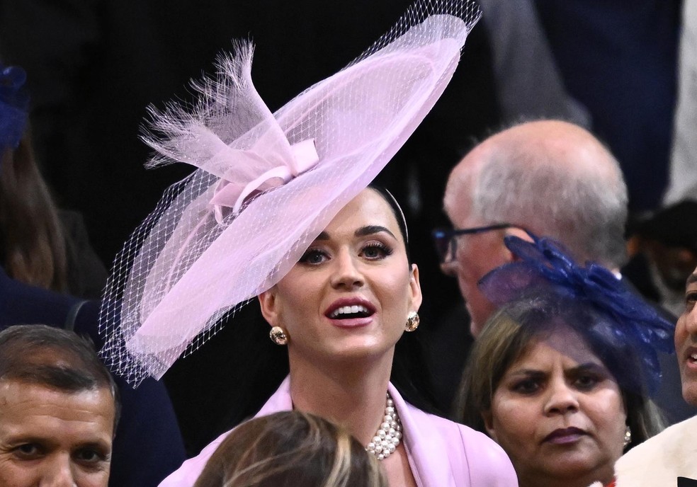 Katy Perry na Abadia de Westminster durante a coroação do rei Charles III em Londres, sábado, 6 de maio de 2023 — Foto: Gareth Cattermole/AP