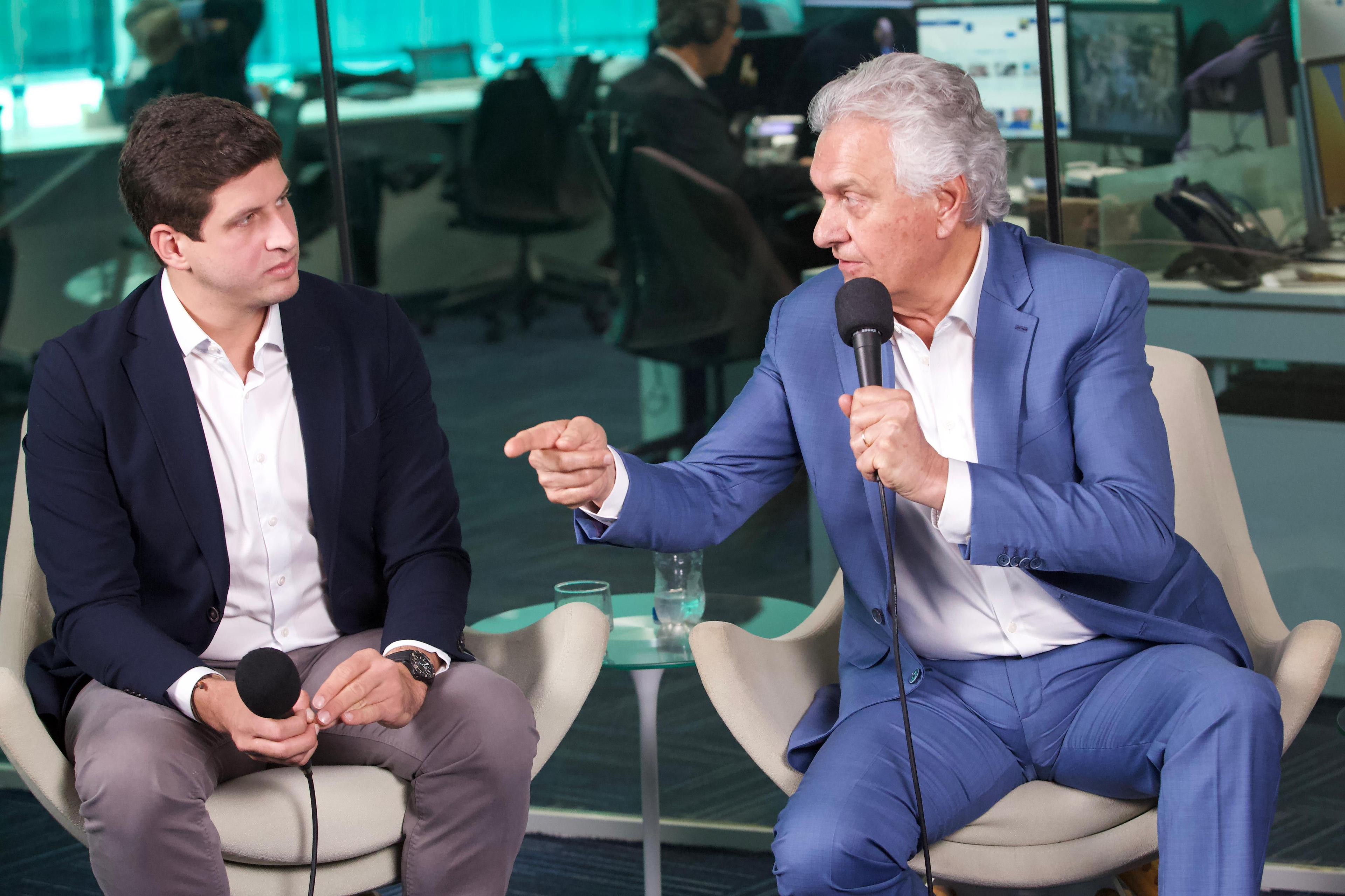 Caiado defende 'anistiar todo mundo' pelos atos do 8 de janeiro, e João Campos critica: 'impunidade'