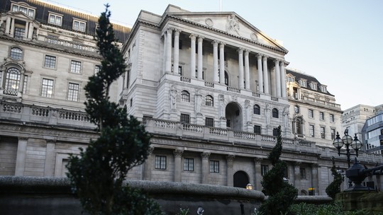 Banco da Inglaterra deixa taxa de juros inalterada em 5,25%
