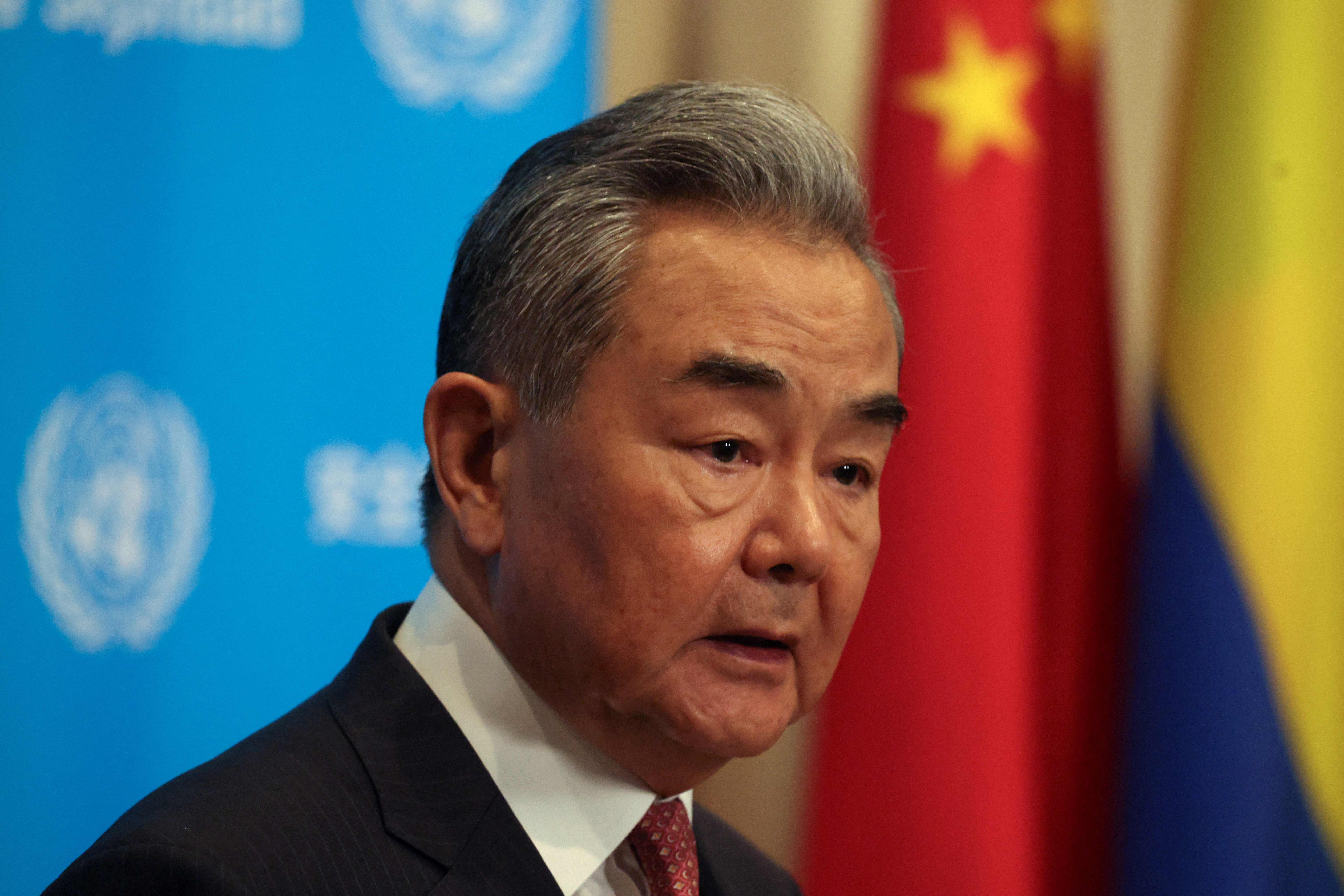 China diz esperar que EUA e Irã façam concessões mútuas para encerrar a guerra