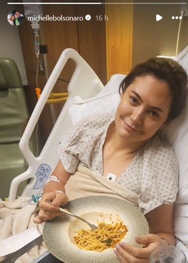 Presença de Michelle em convenção do PL ainda é incerta; ex-primeira-dama está no hospital para realizar exames - QTU Questões do Universo