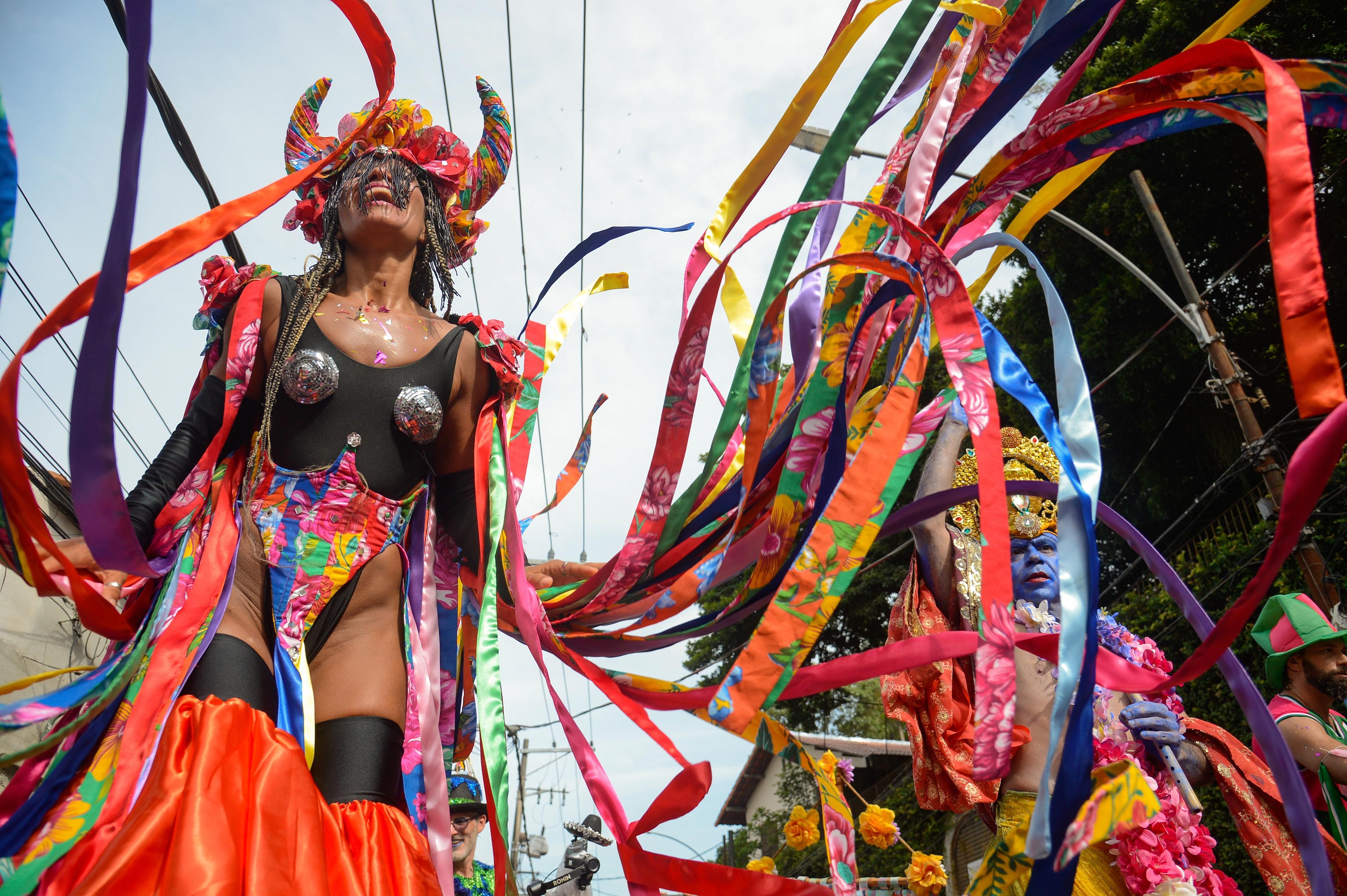 Carnaval pode mudar quando cai o quinto dia útil em março de 2025