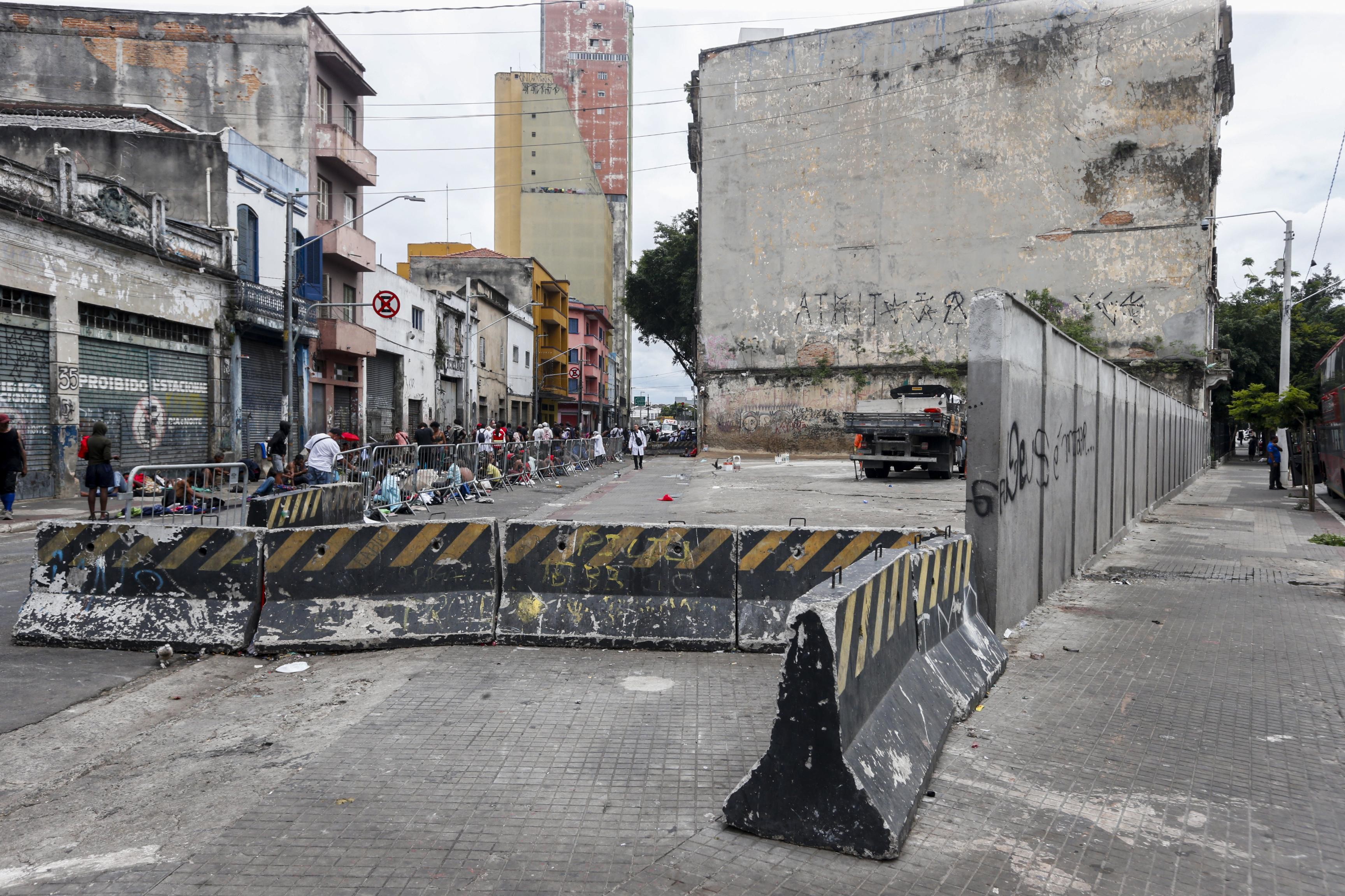 Moraes dá 24 horas para prefeito de SP explicar muro na Cracolândia