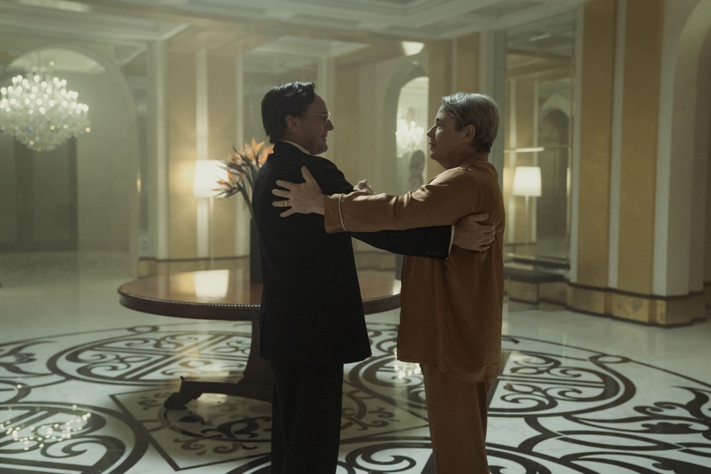 Matthew Broderick como Richard Sackler e Clark Gregg como Arthur Sackler em "O Império da Dor" — Foto: Keri Anderson/Netflix