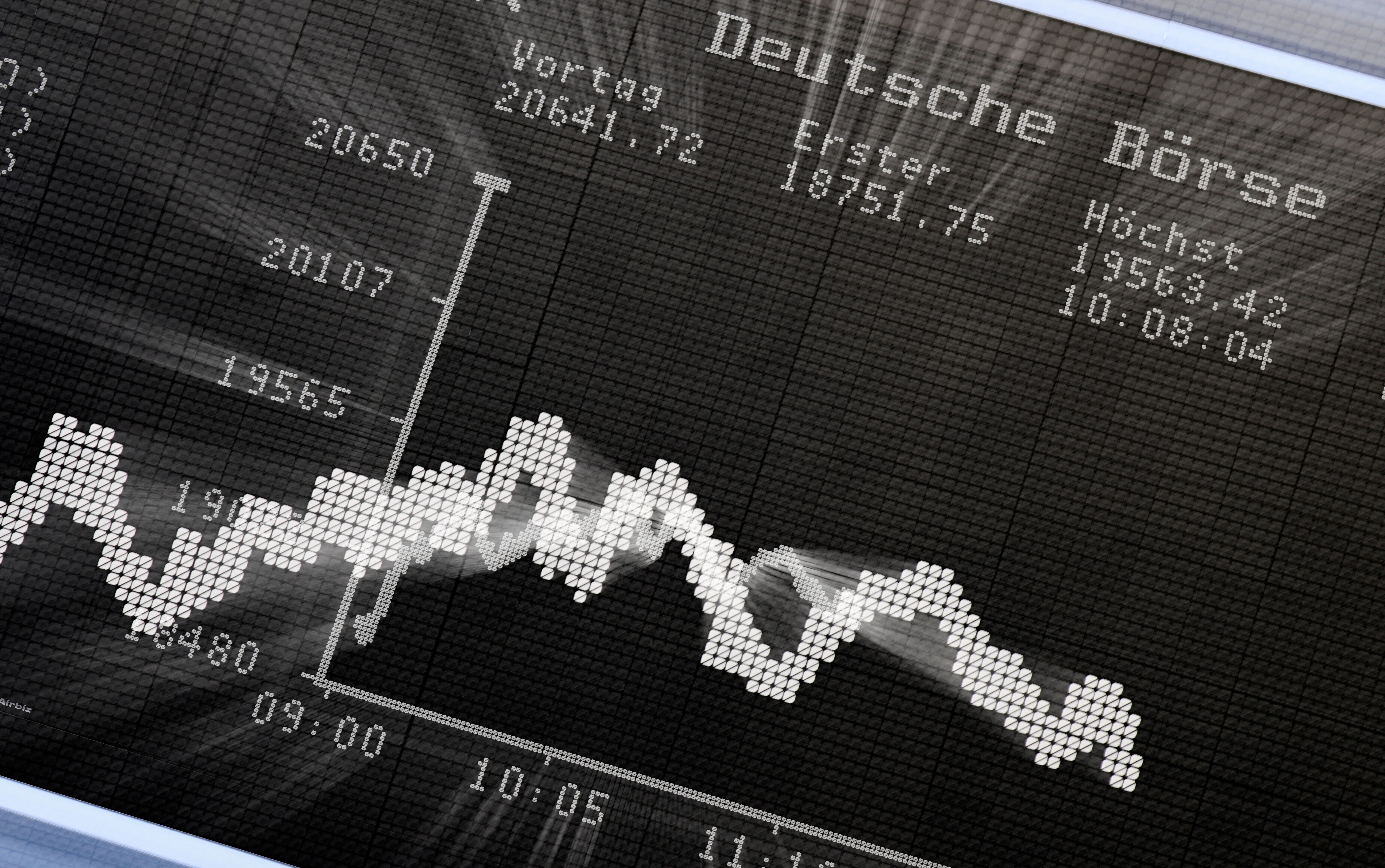 Bolsas sobem na Europa de olho em PIB e tensões comerciais