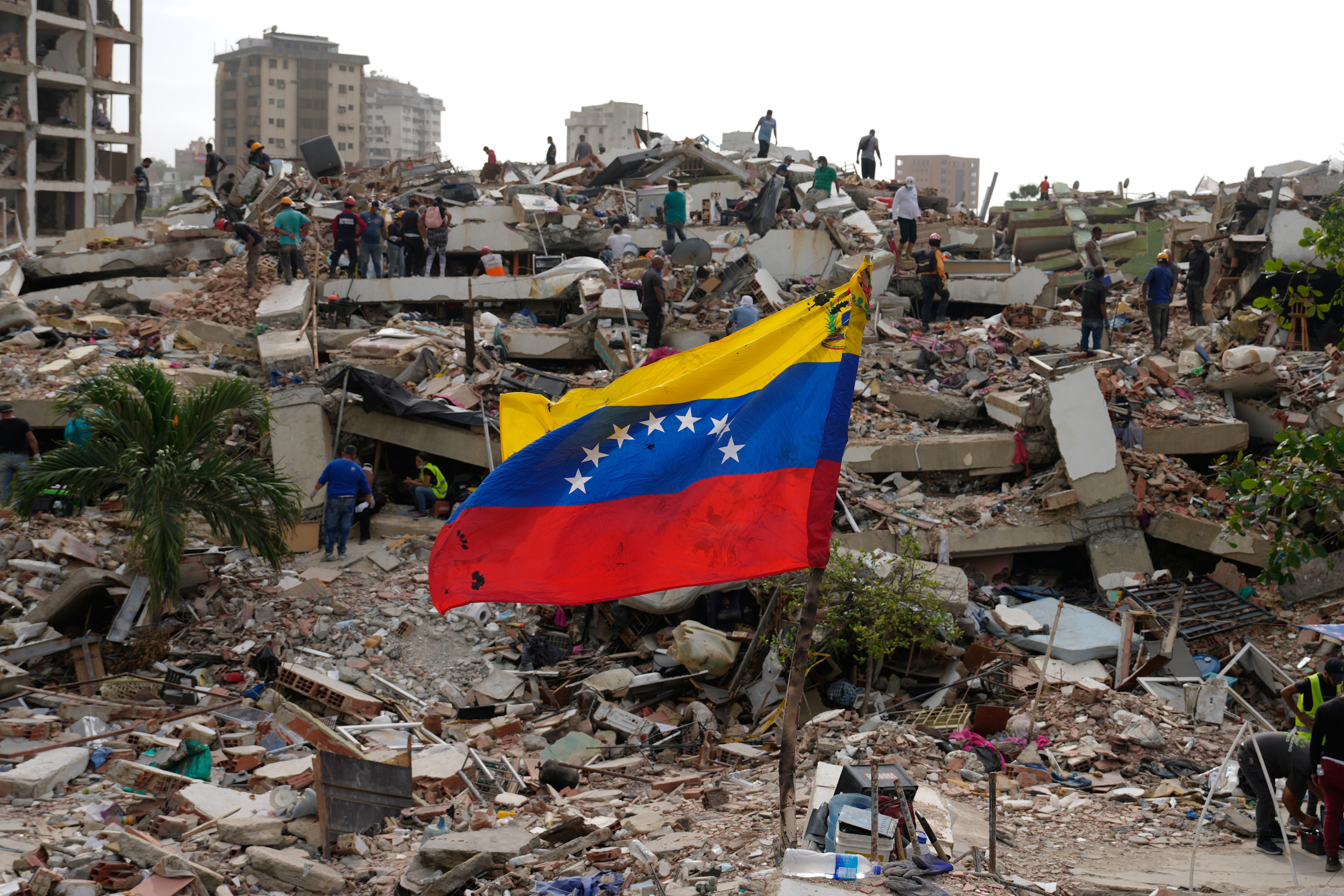 Sobe para 2.954 o número de mortos em terremotos na Venezuela