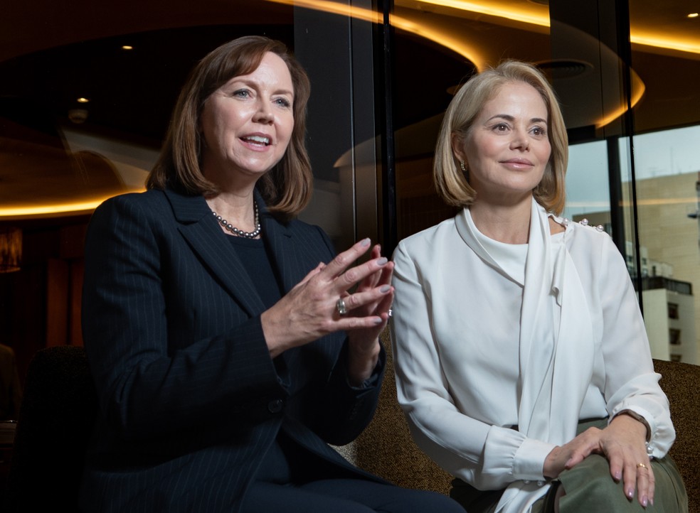 (Da esq. p/ dir.) Kimberly Jaqua, presidente global do conselho da IWF, e Tatiana da Ponte, presidente do IWF no Brasil — Foto: Rogerio Vieira/Valor