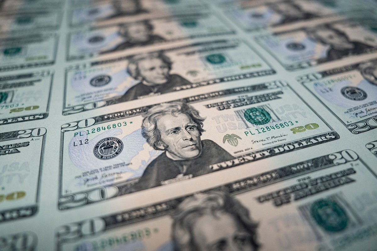 Wall Street prevê queda mais acentuada com dólar se aproximando da mínima de 2023