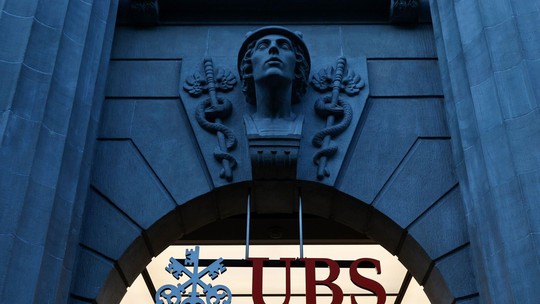 UBS espera deslistar Credit Suisse e concluir sua aquisição na próxima semana