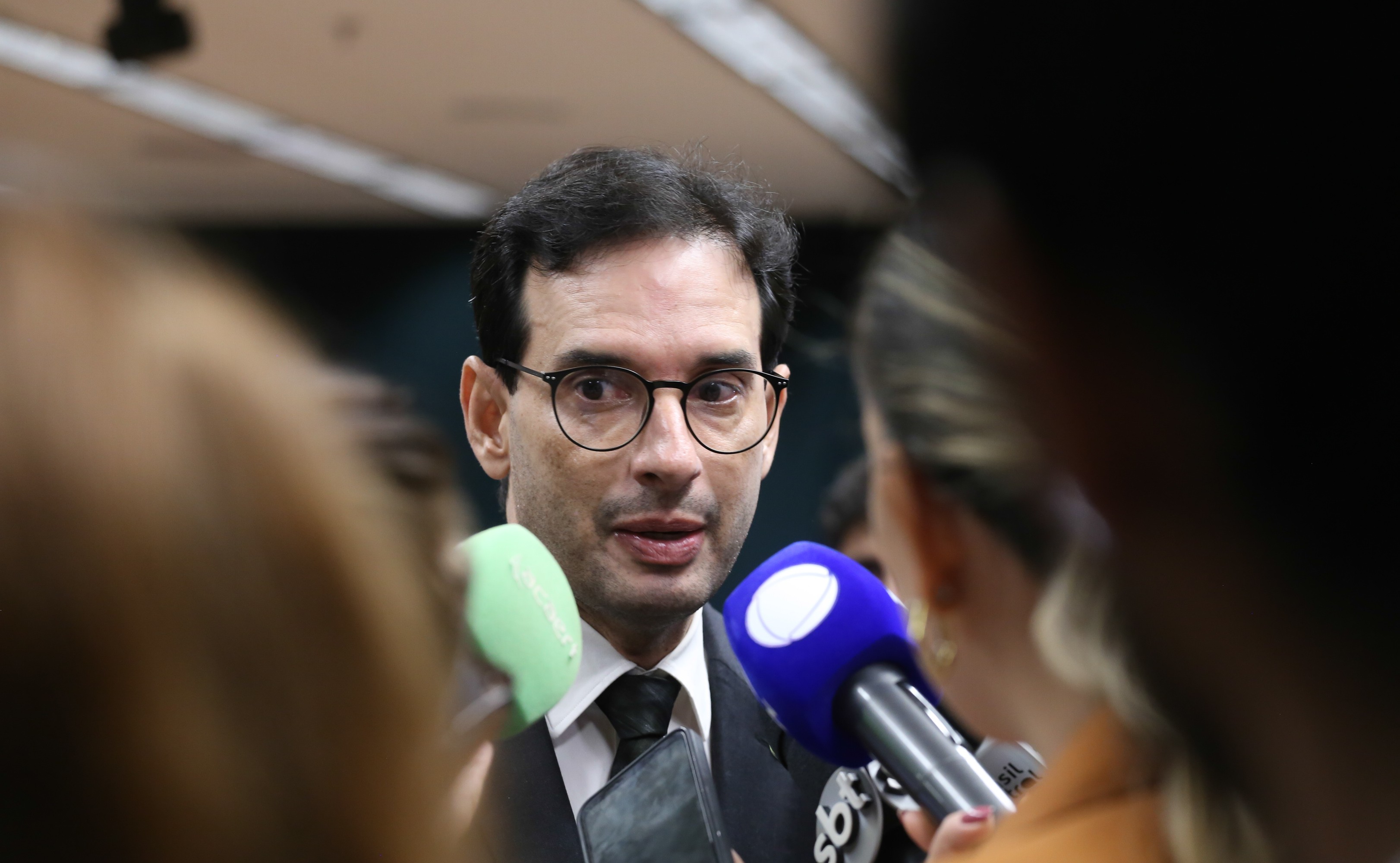 Fim da escala 6x1: Relator sugere excluir quem ganha acima de R$ 16,9 mil das novas regras