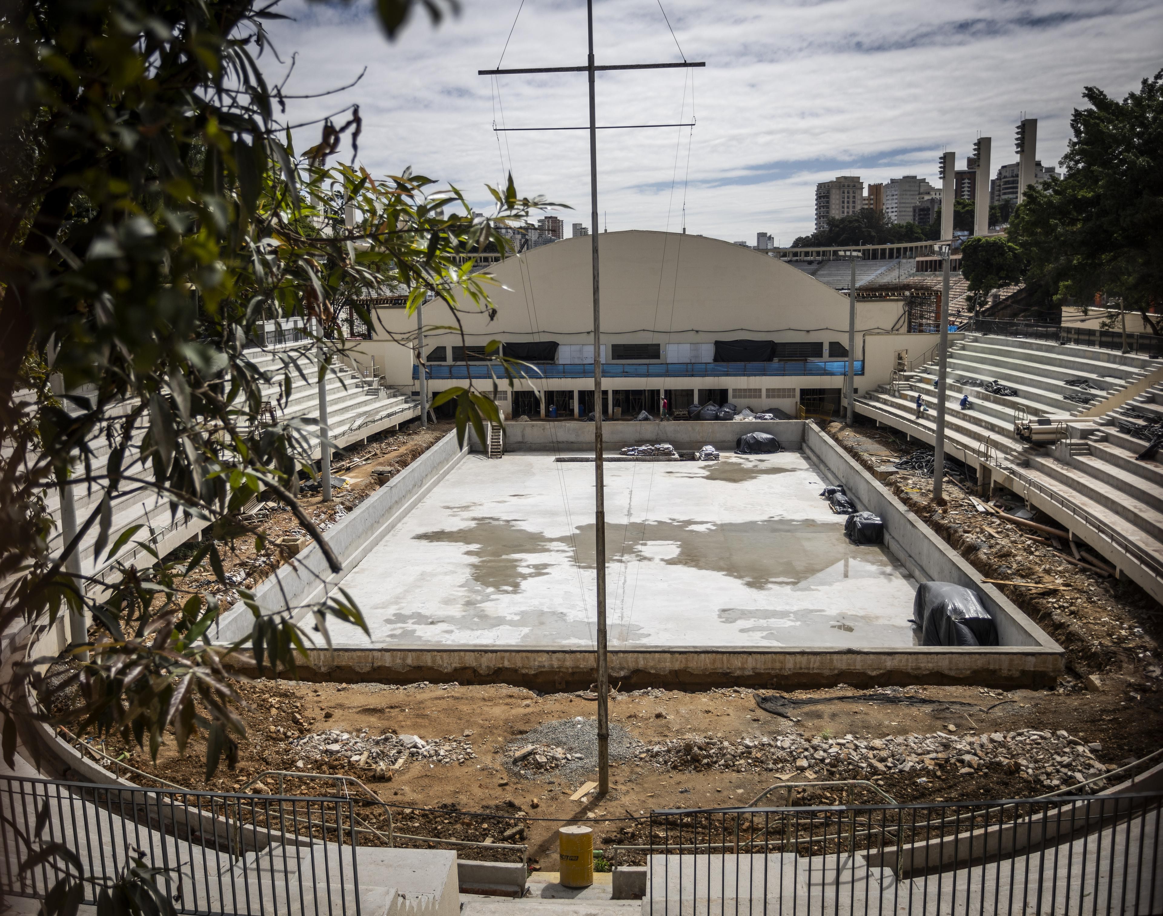Dilúvio alaga gramado do Pacaembu e cancela final masculina da Taça das Favelas em SP
