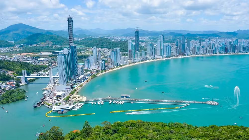 Mercado de luxo se expande para vizinhas de Balneário Camboriú e atrai nova incorporadora
