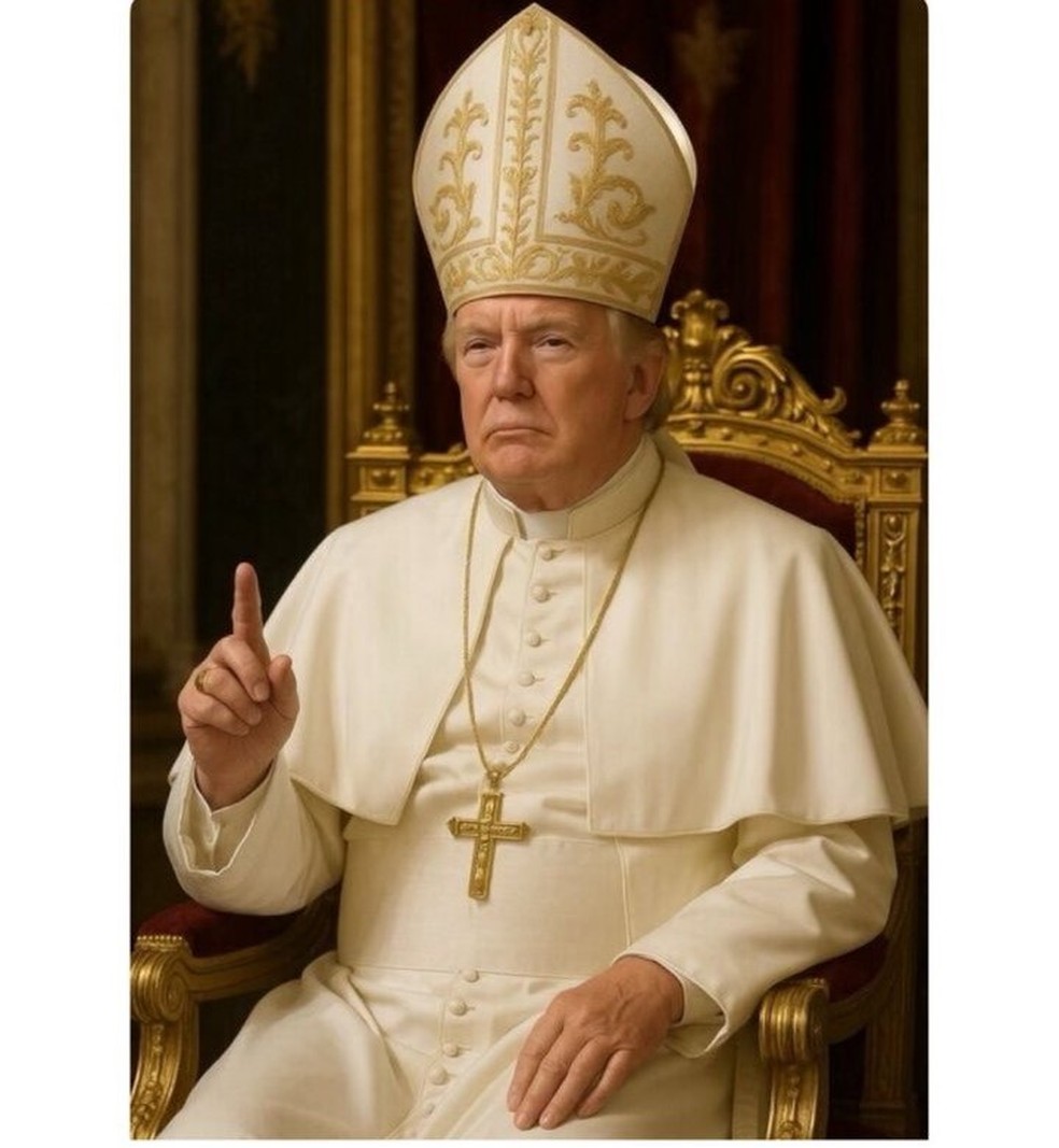 Trump publicou foto manipulada em que aparece vestido de papa e causou revolta nas redes — Foto: Reprodução/X
