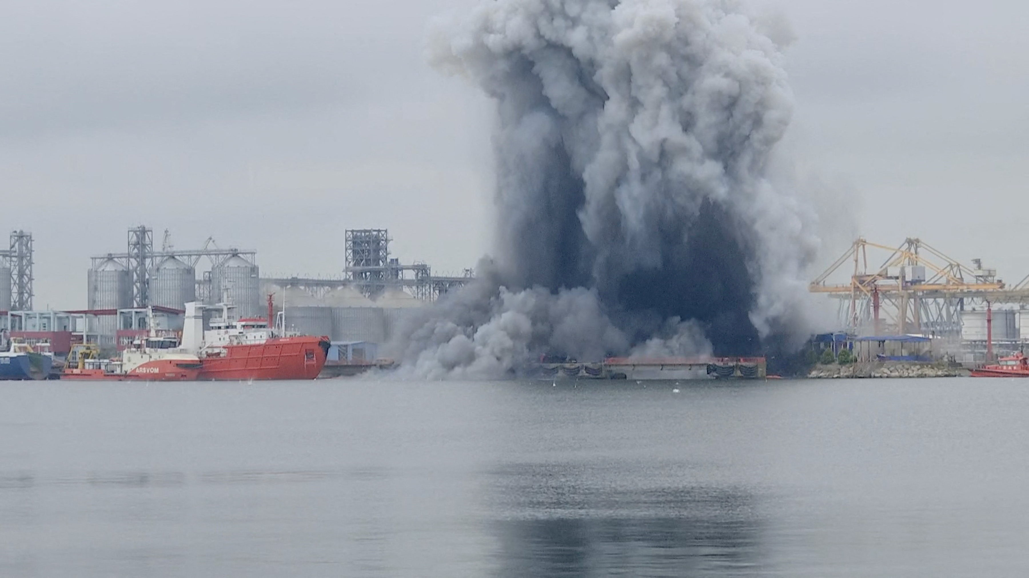 Drone explode em porto da Romênia após Ucrânia dizer que Rússia interferiu em sinais de navio