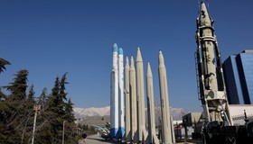 Irã quer que negociações com EUA ocorram em Omã e sejam limitadas ao programa nuclear