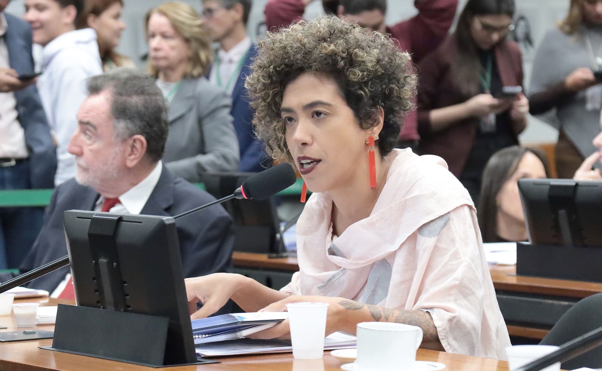 Comissão da Câmara aprova PEC que reduz maioridade penal de 