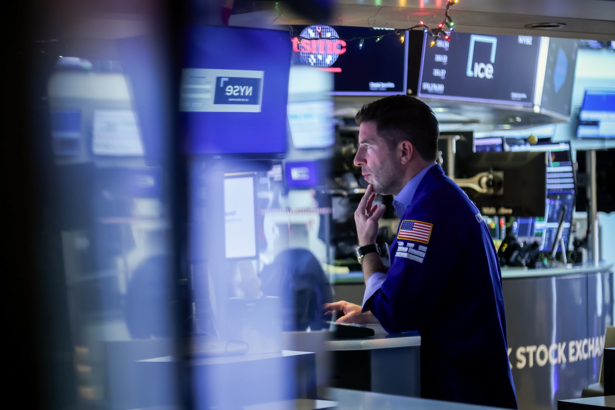 Bolsas de NY fecham sem direção única com setores de saúde e tecnologia no radar