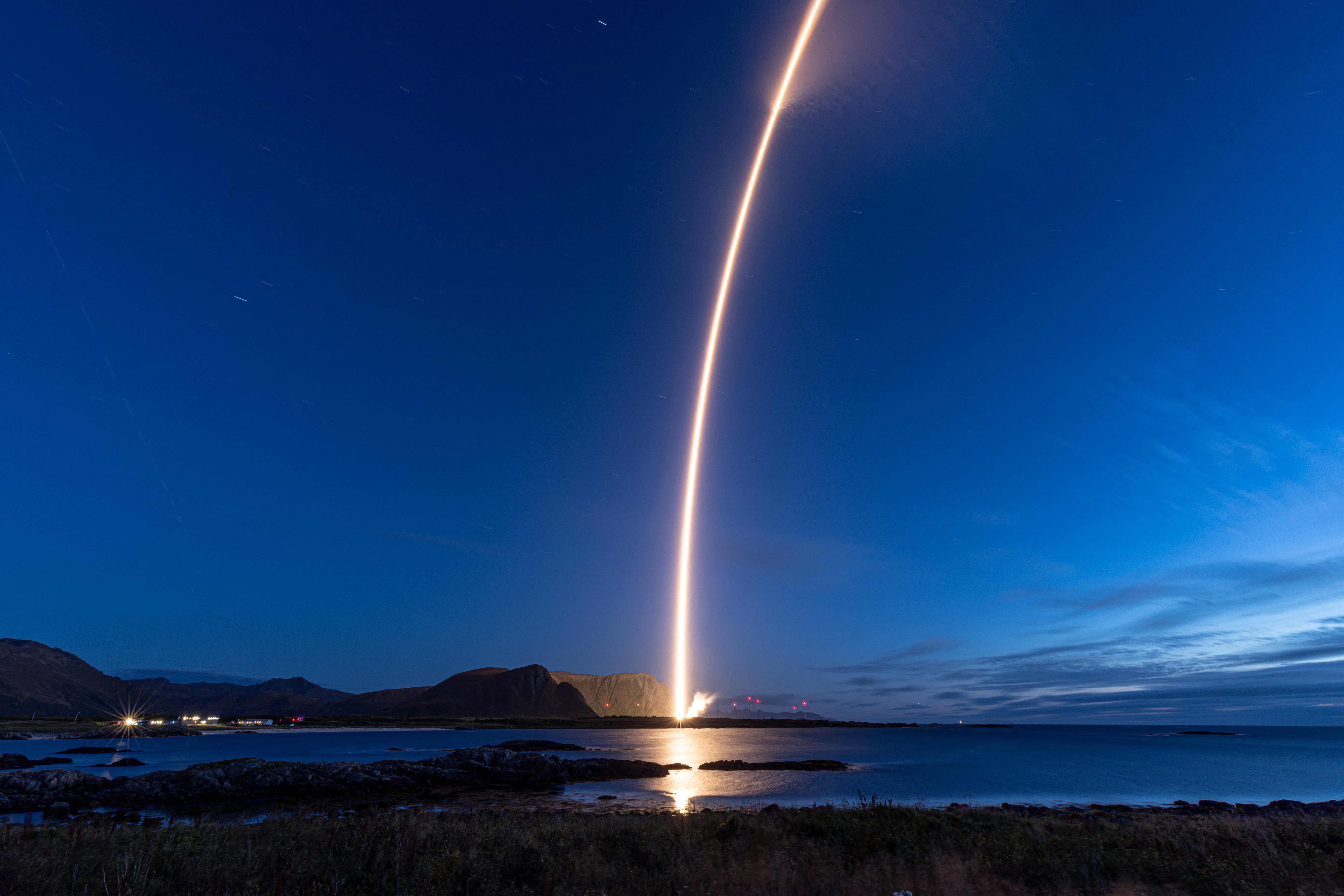 Foguete espacial alemão alcança a órbita em primeiro lançamento comercial da Europa continental - Foto
