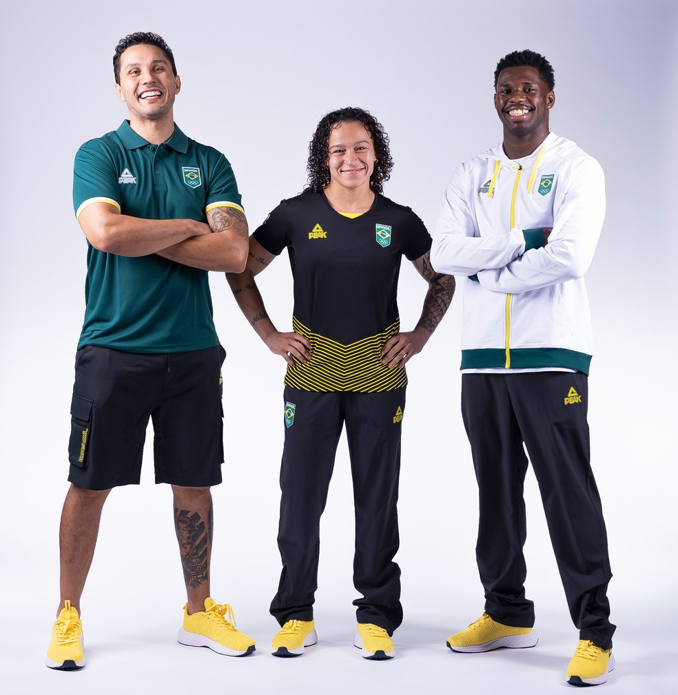Uniformes olímpicos da Seleção Brasileira usados ​​na Vila Olímpica de Paris 2024 — Foto: Alexandre Loureiro/COB