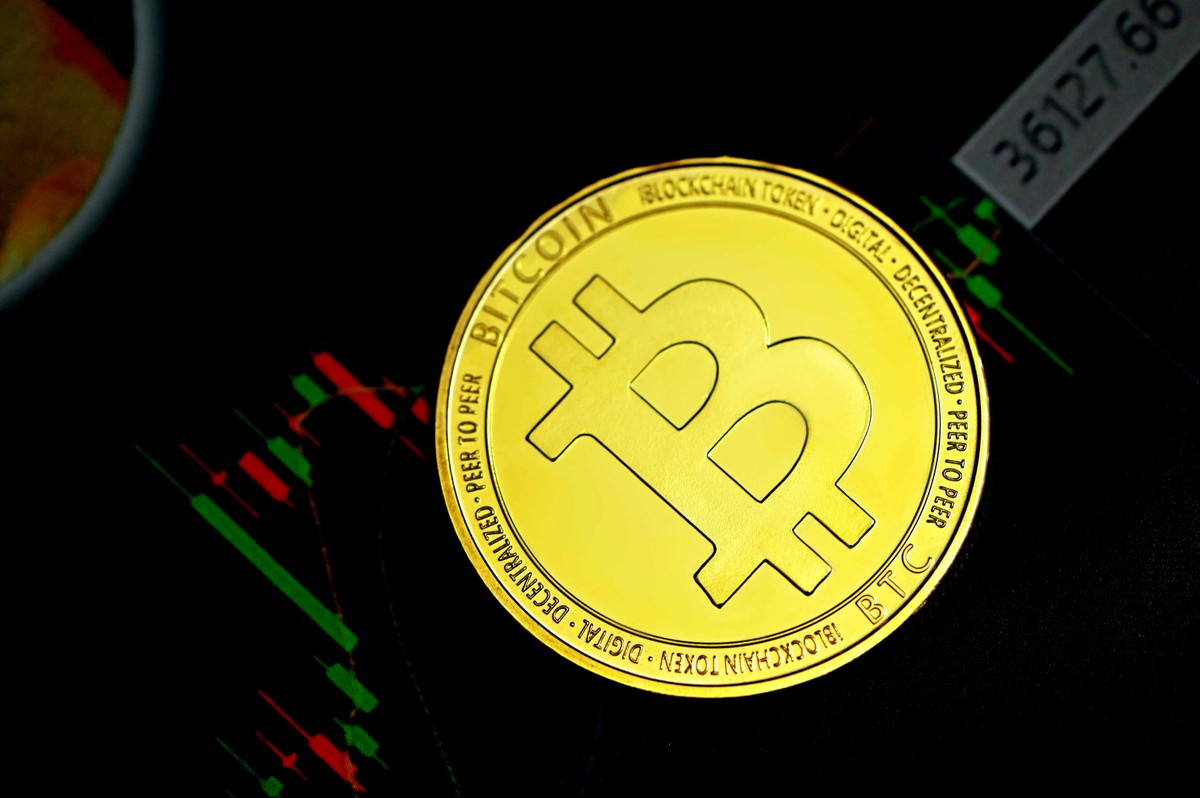 Bitcoin sobe para a faixa de US$ 69 mil com possível cessar-fogo no Irã no radar