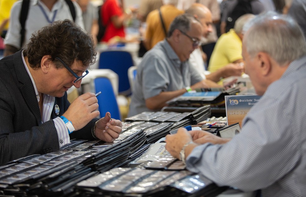 Encontro do centenário da Sociedade Numismática Brasileira reúne colecionadores de moedas raras e antigas em exposição em São Paulo — Foto: Rogerio Vieira/Valor